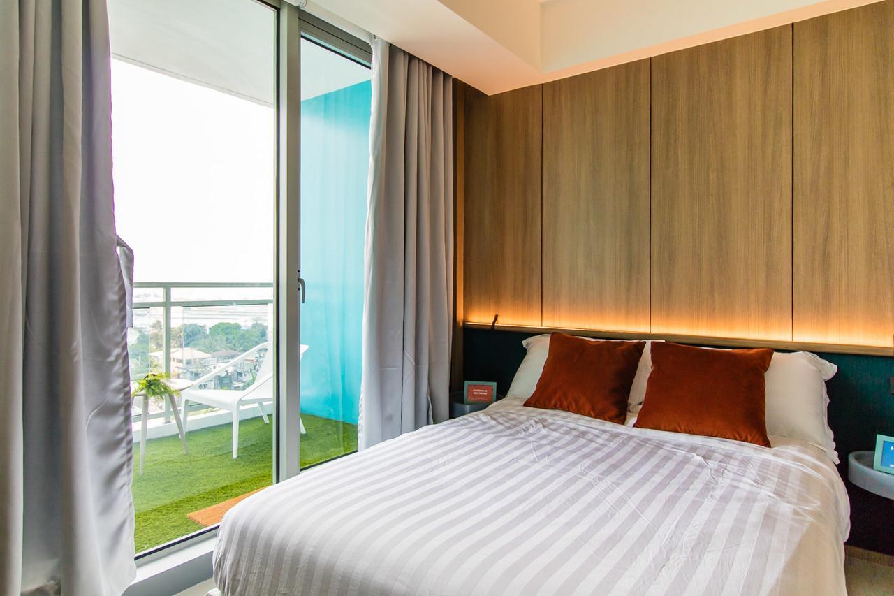 Azure Urban Beach Resort Manila By Radlett מראה חיצוני תמונה